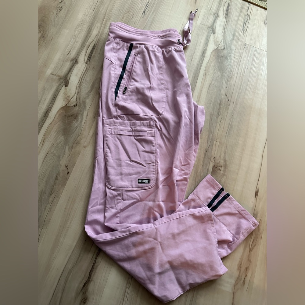 Grey’s Anatomy straight leg mid ride scrub pants